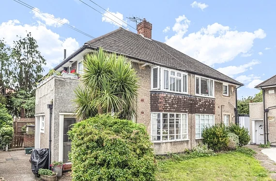Room Grove Close in Greater London