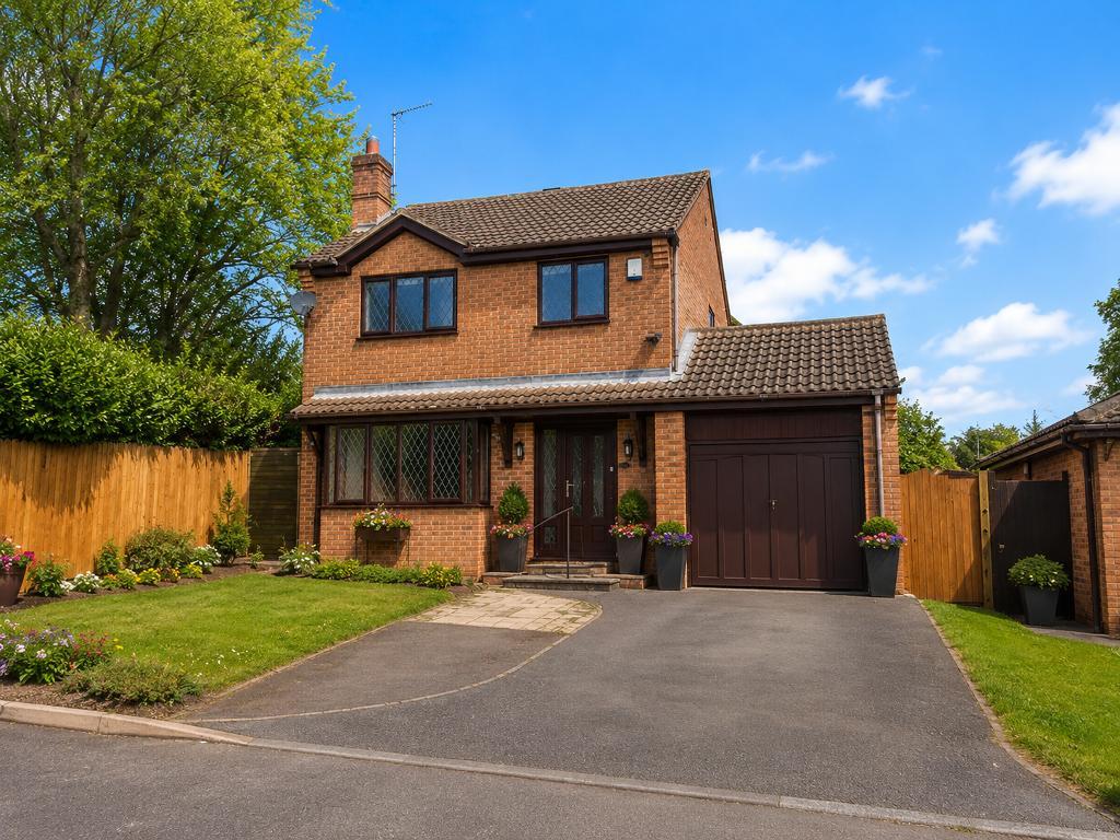 House Chestnut Drive in Desborough