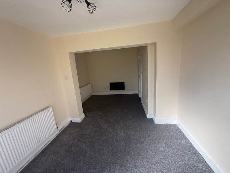 Room Bowrons Avenue in Greater London