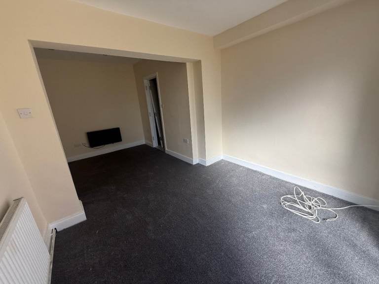Room Bowrons Avenue in Greater London