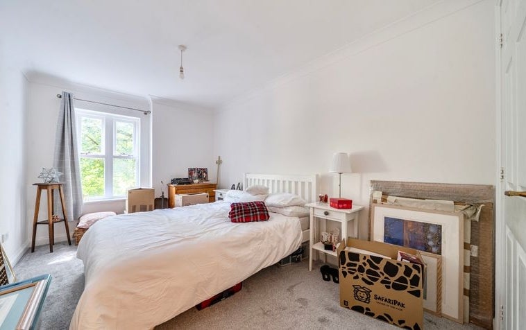 Flat Oakwood Close in Winchester