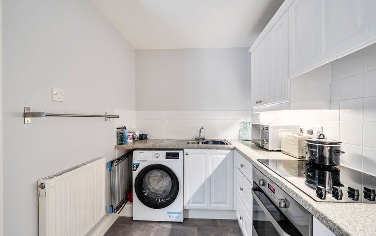 Flat Oakwood Close in Winchester