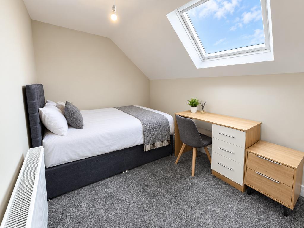 Room Whitby Road in Manchester