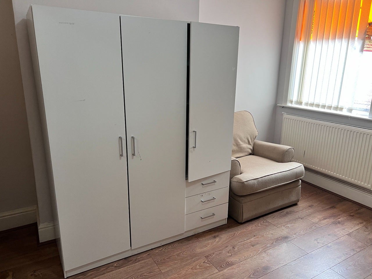 Room Guernsey Road in Liverpool