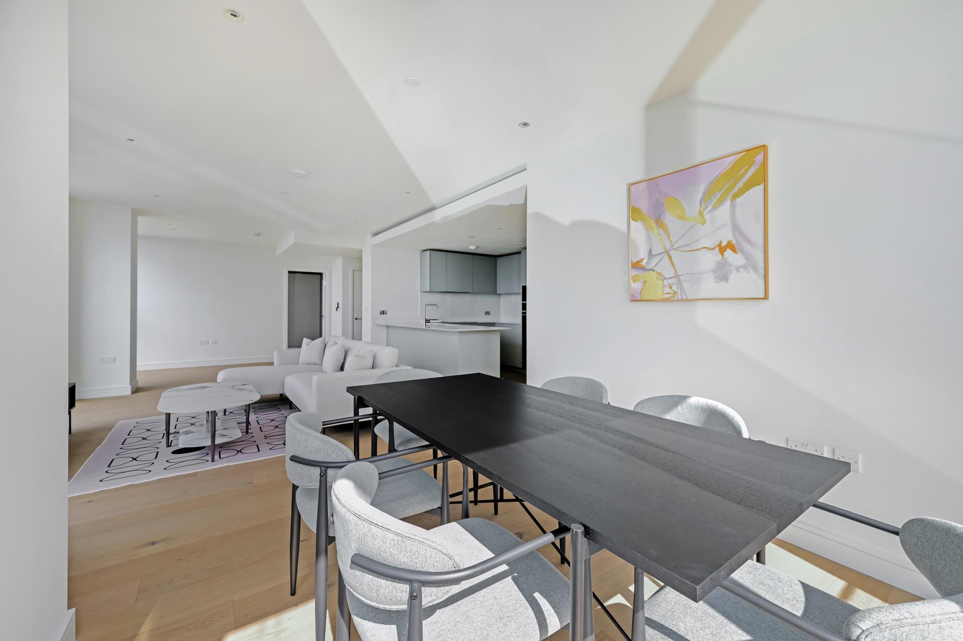 Flat South Quay Square in Greater London