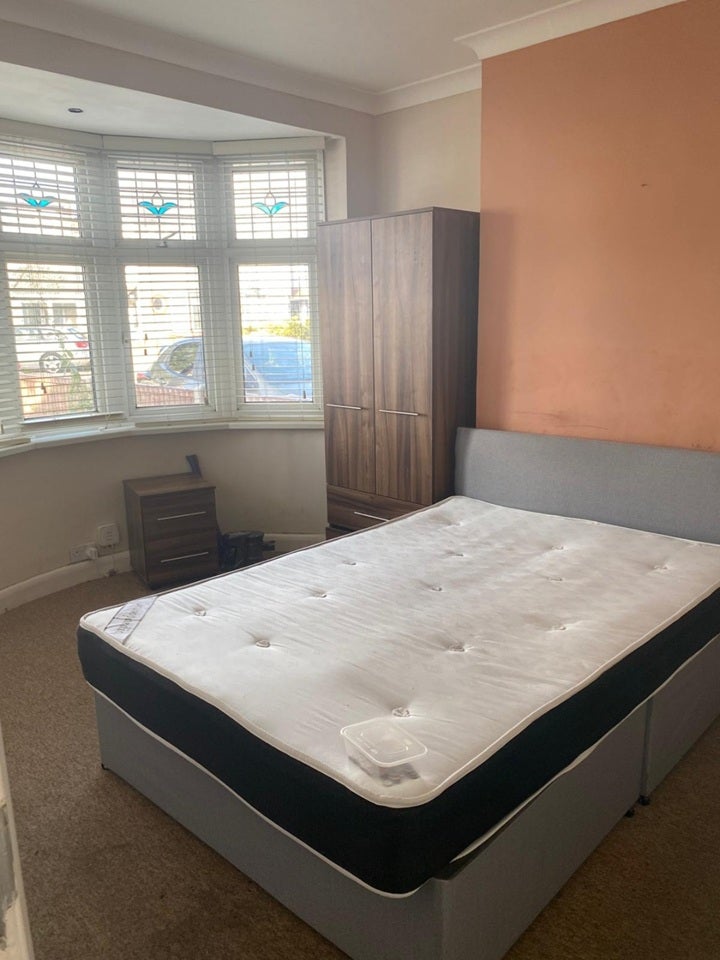 Flat Guildford Avenue in Greater London