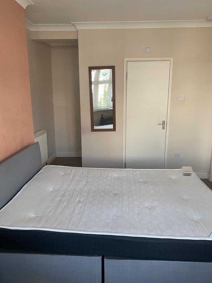 Flat Guildford Avenue in Greater London