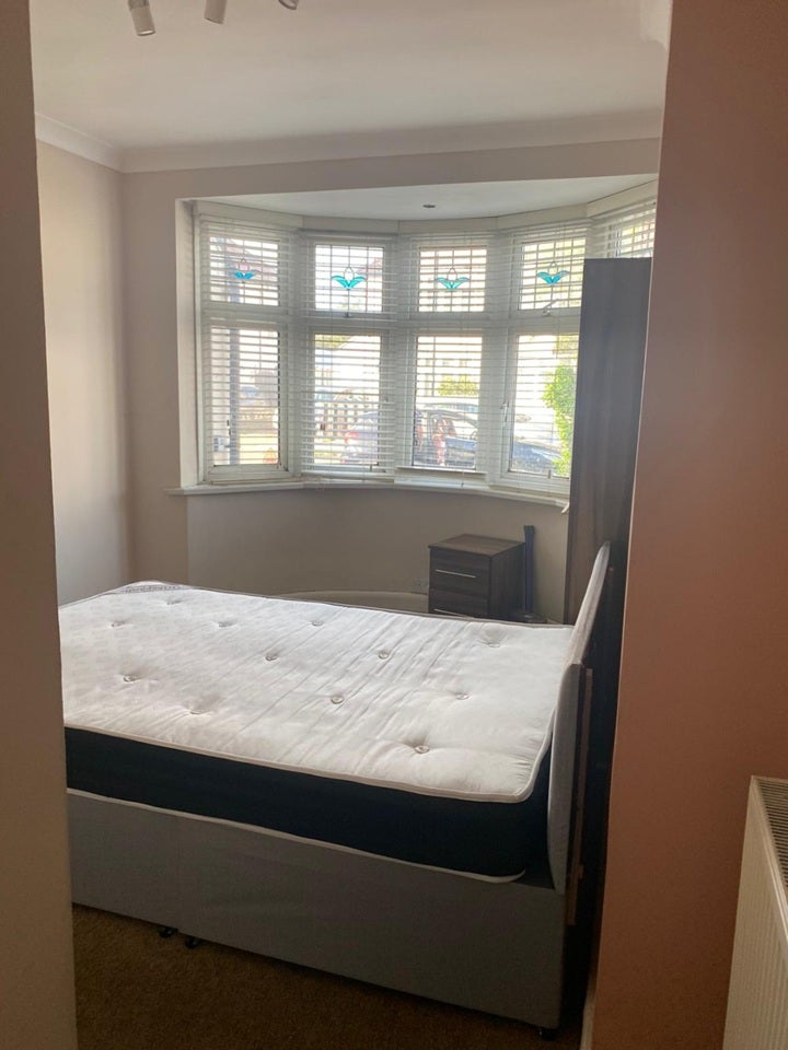 Flat Guildford Avenue in Greater London