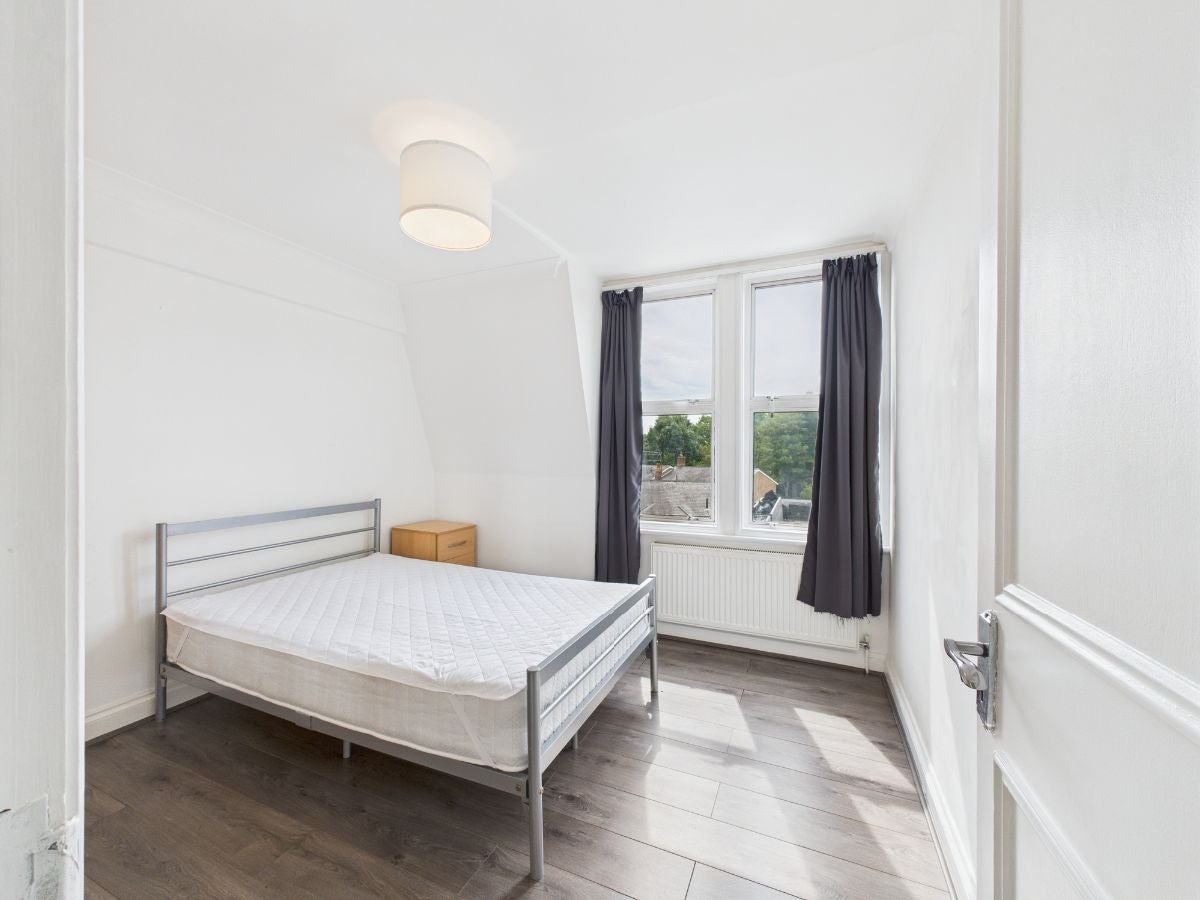 Flat Kilburn High Road in Greater London