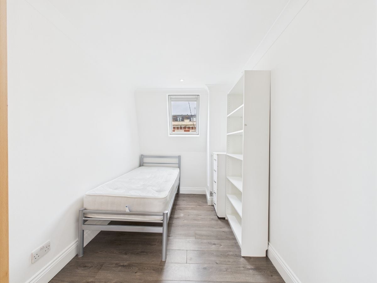 Flat Kilburn High Road in Greater London