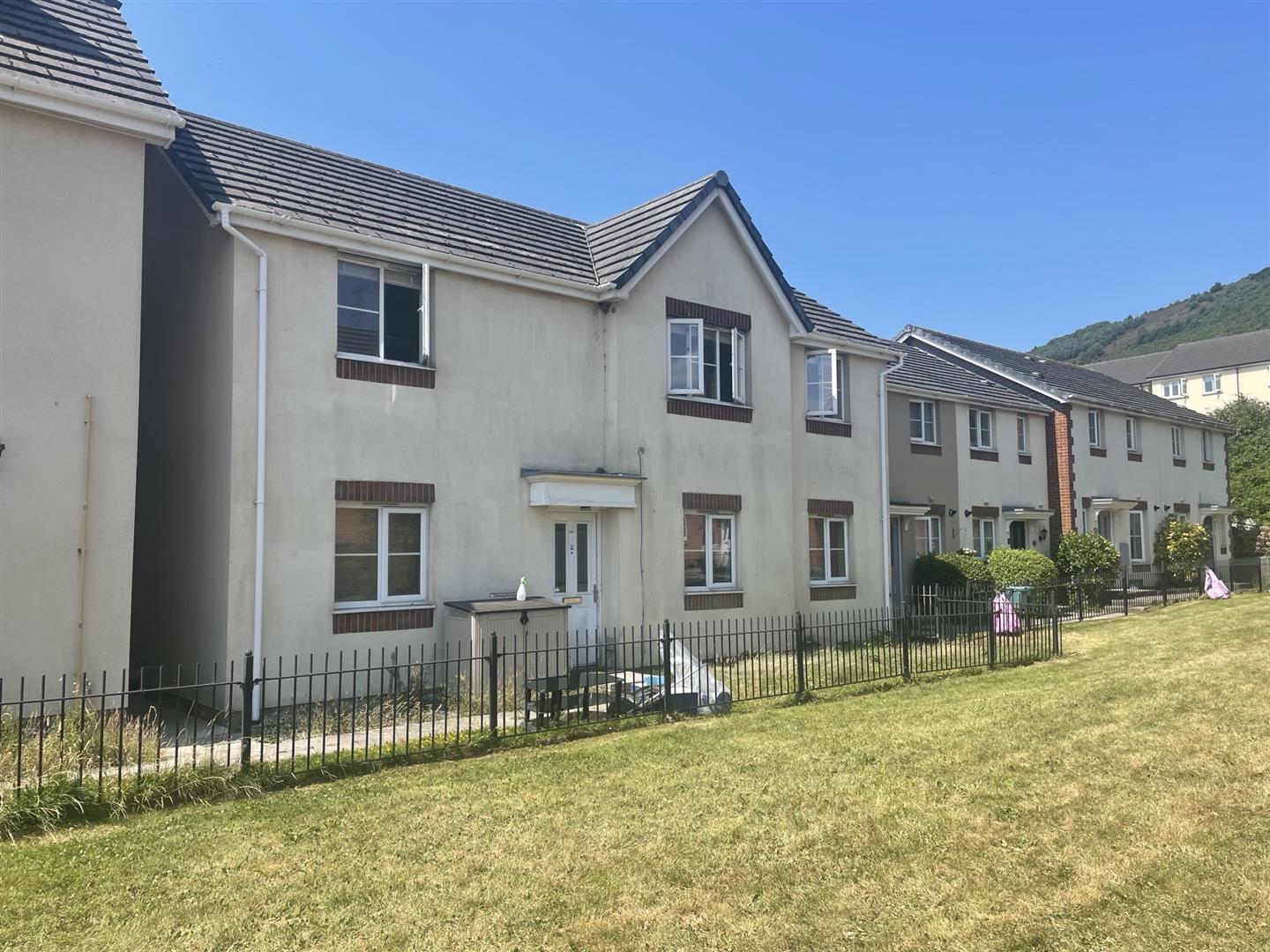 Flat Marcroft Road in Swansea