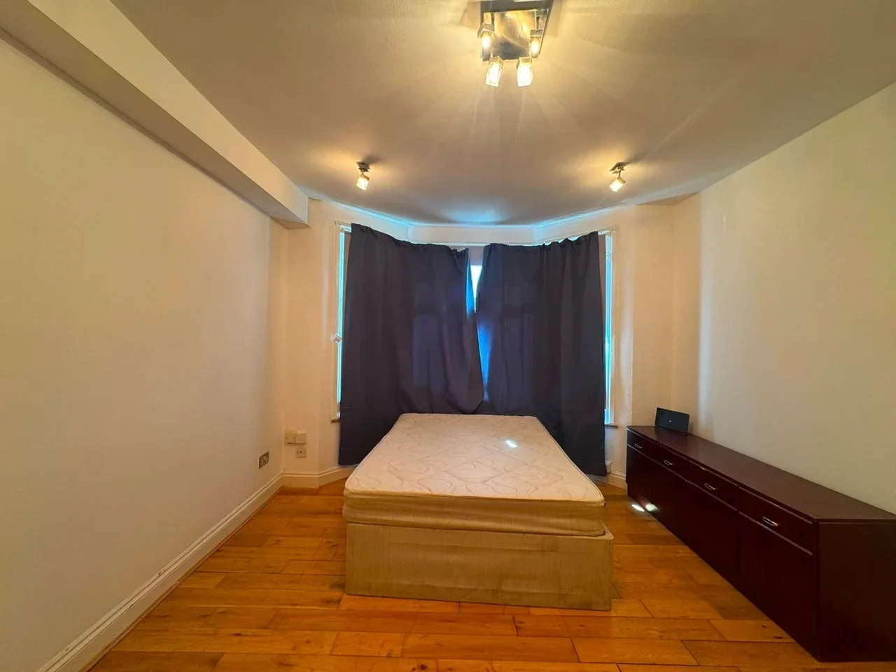 Flat Heath Road in Greater London