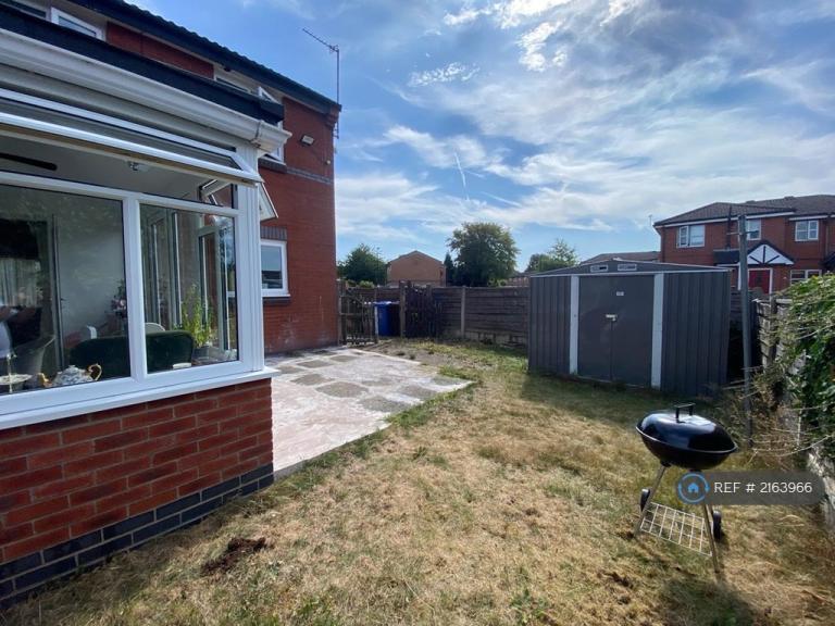 House Whitlow Avenue in Trafford