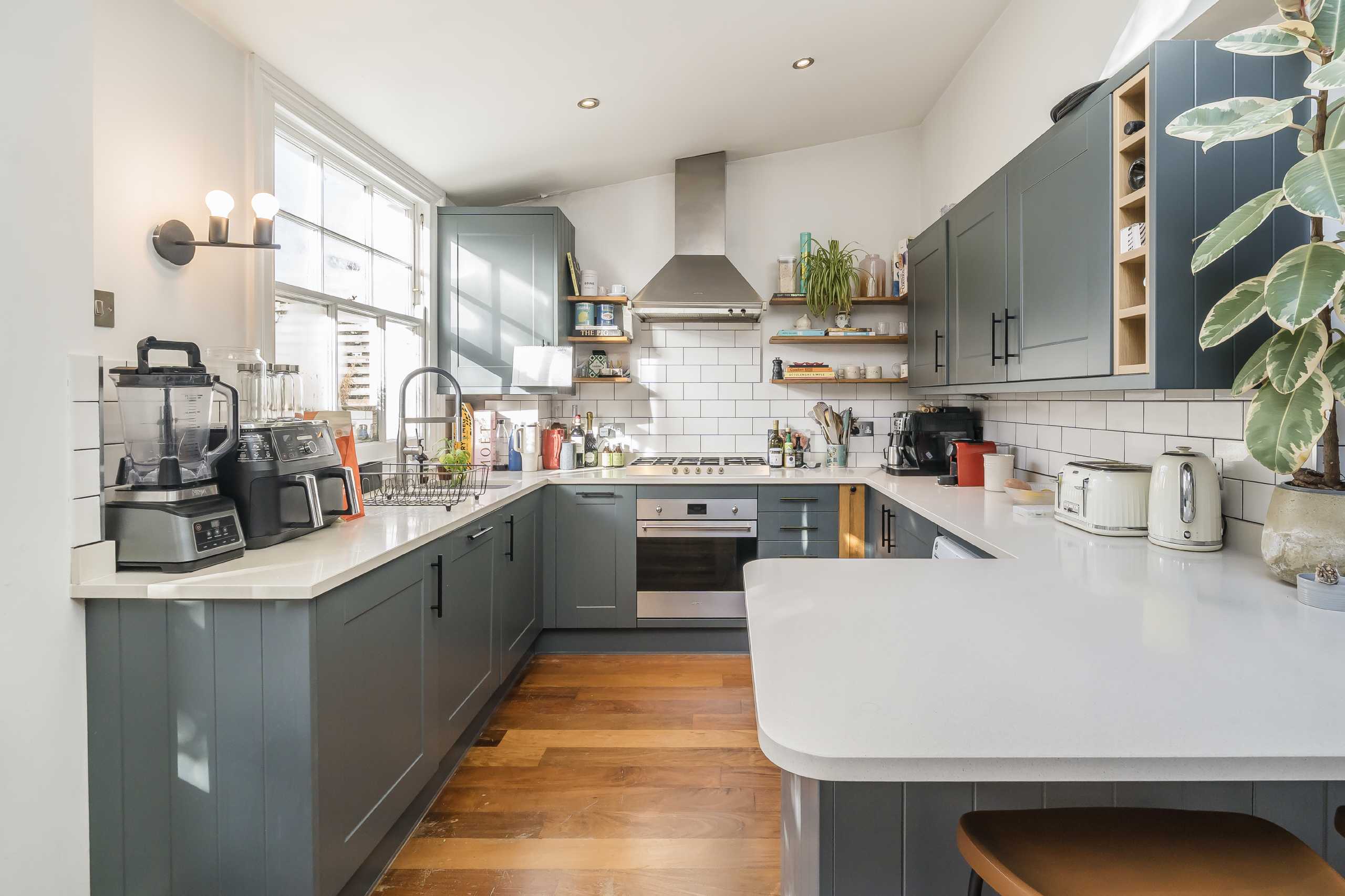 Flat Dafforne Road in Greater London