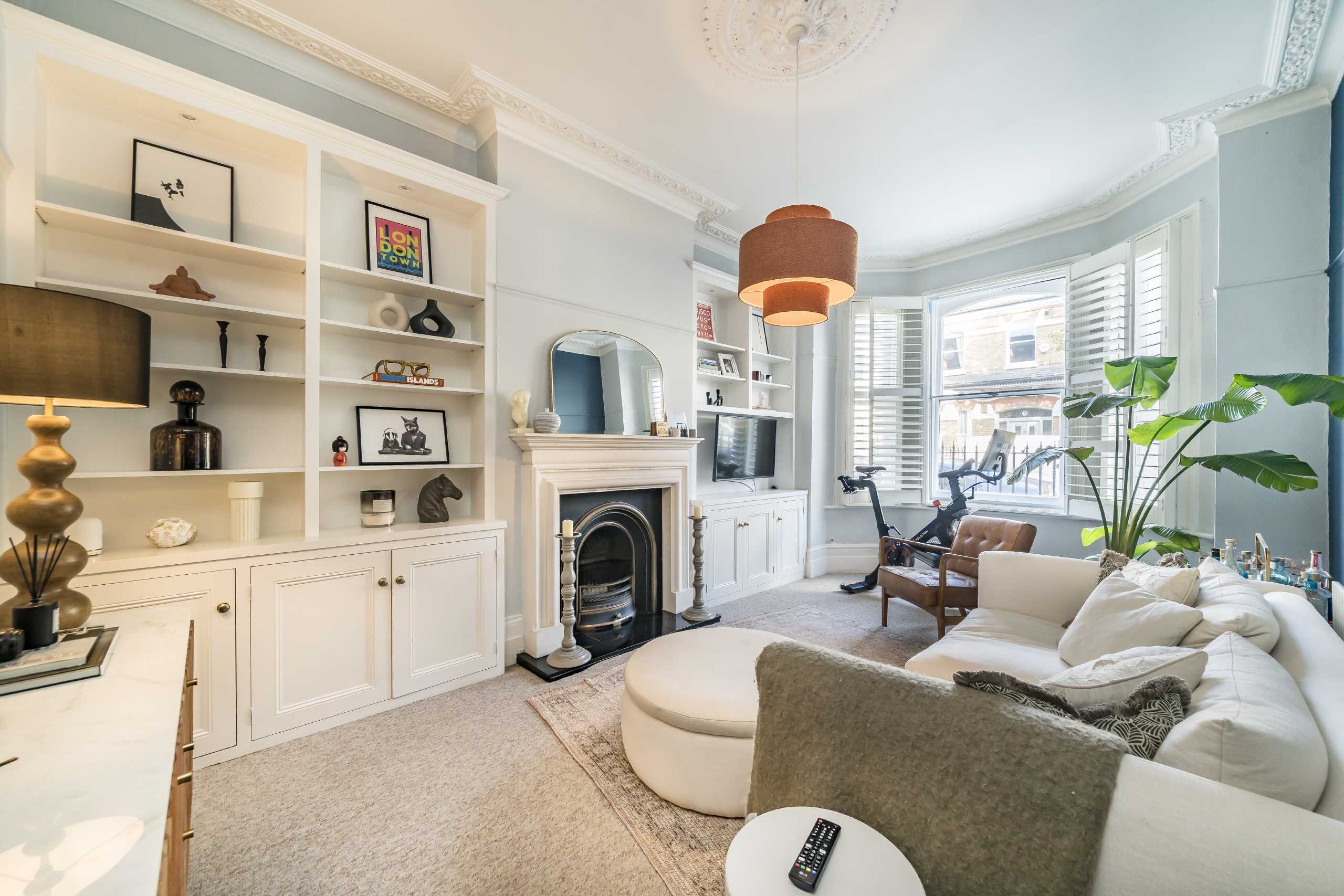 Flat Dafforne Road in Greater London