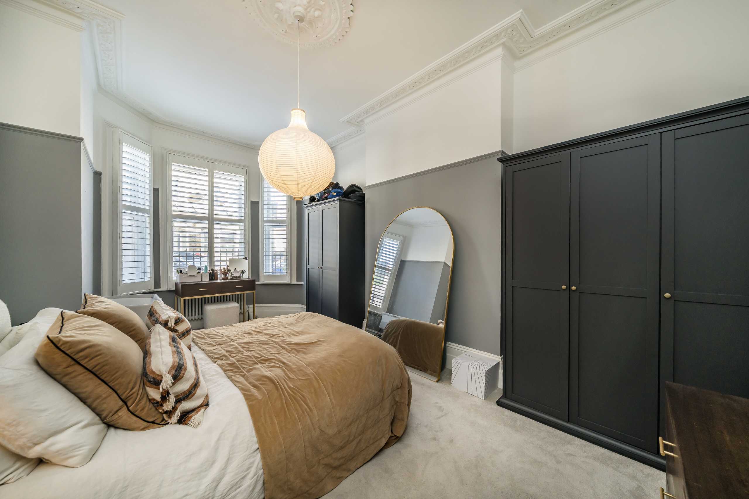 Flat Dafforne Road in Greater London