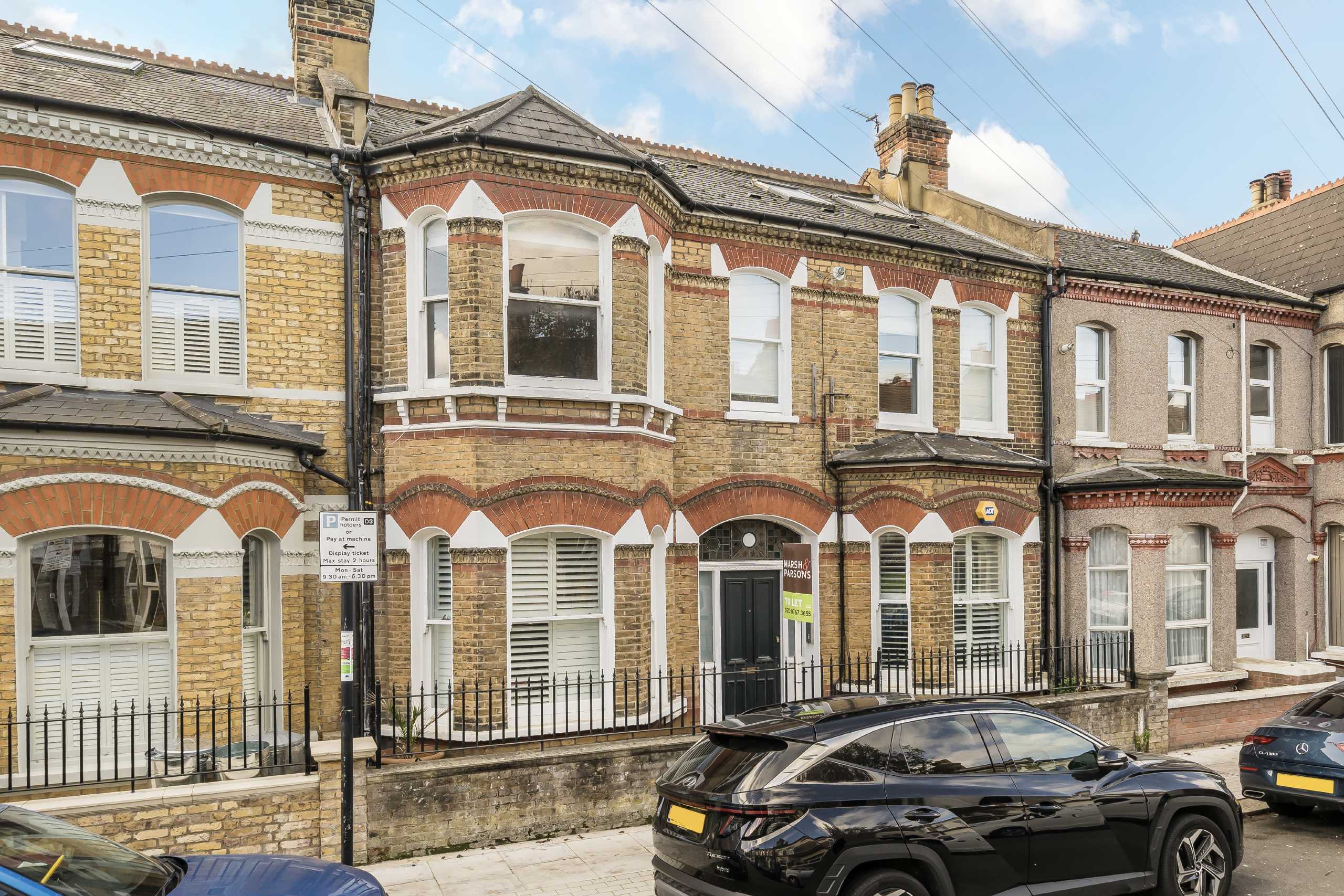 Flat Dafforne Road in Greater London