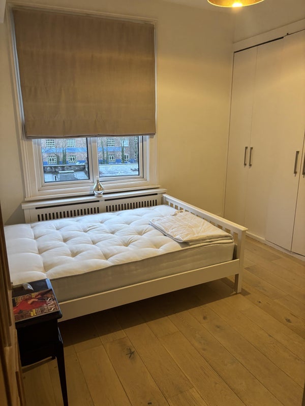 Room Holland Road in Greater London