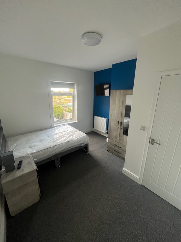 Room James Street in North West Leicestershire