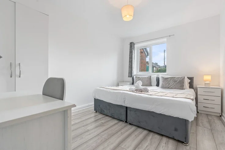 Flat Princess Road in Greater London