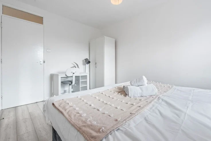 Flat Princess Road in Greater London