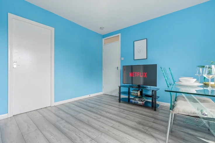 Flat Princess Road in Greater London