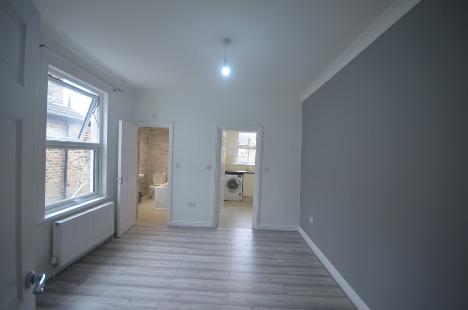Flat Lawton Road in Greater London