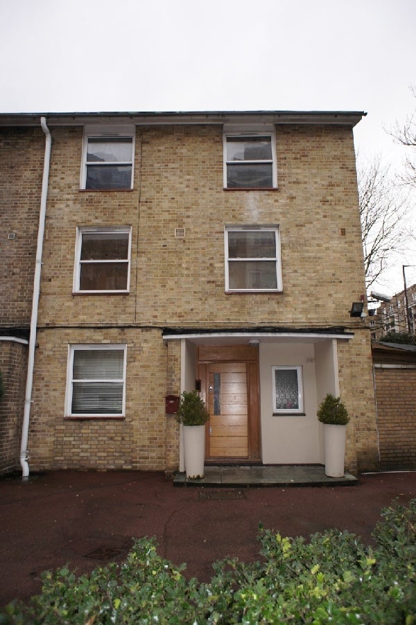 Flat Boydell Court in Greater London
