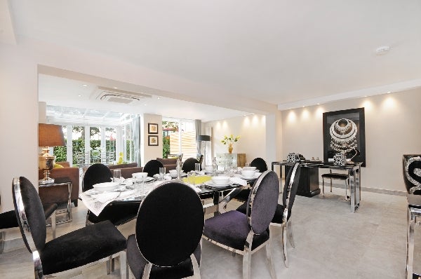 Flat Boydell Court in Greater London