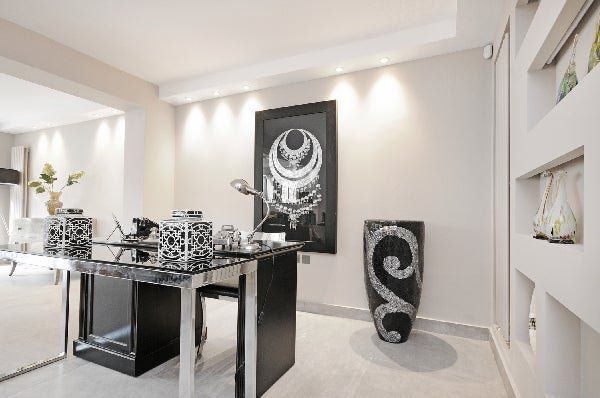 Flat Boydell Court in Greater London