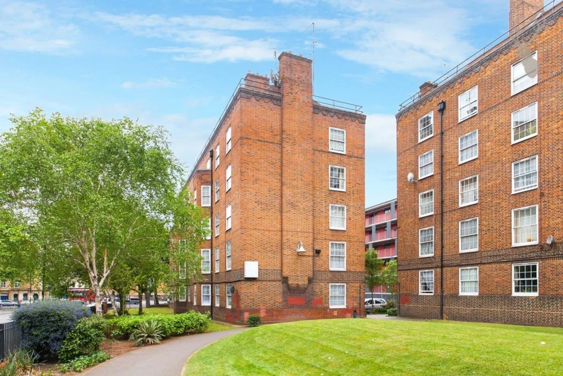 Flat Court Yard in Greater London