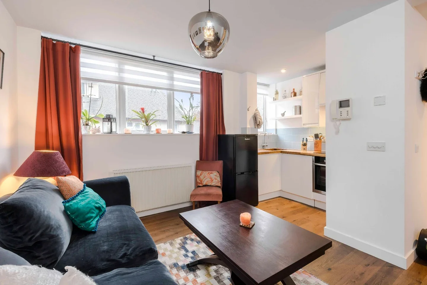 Flat Alscot Road in Greater London