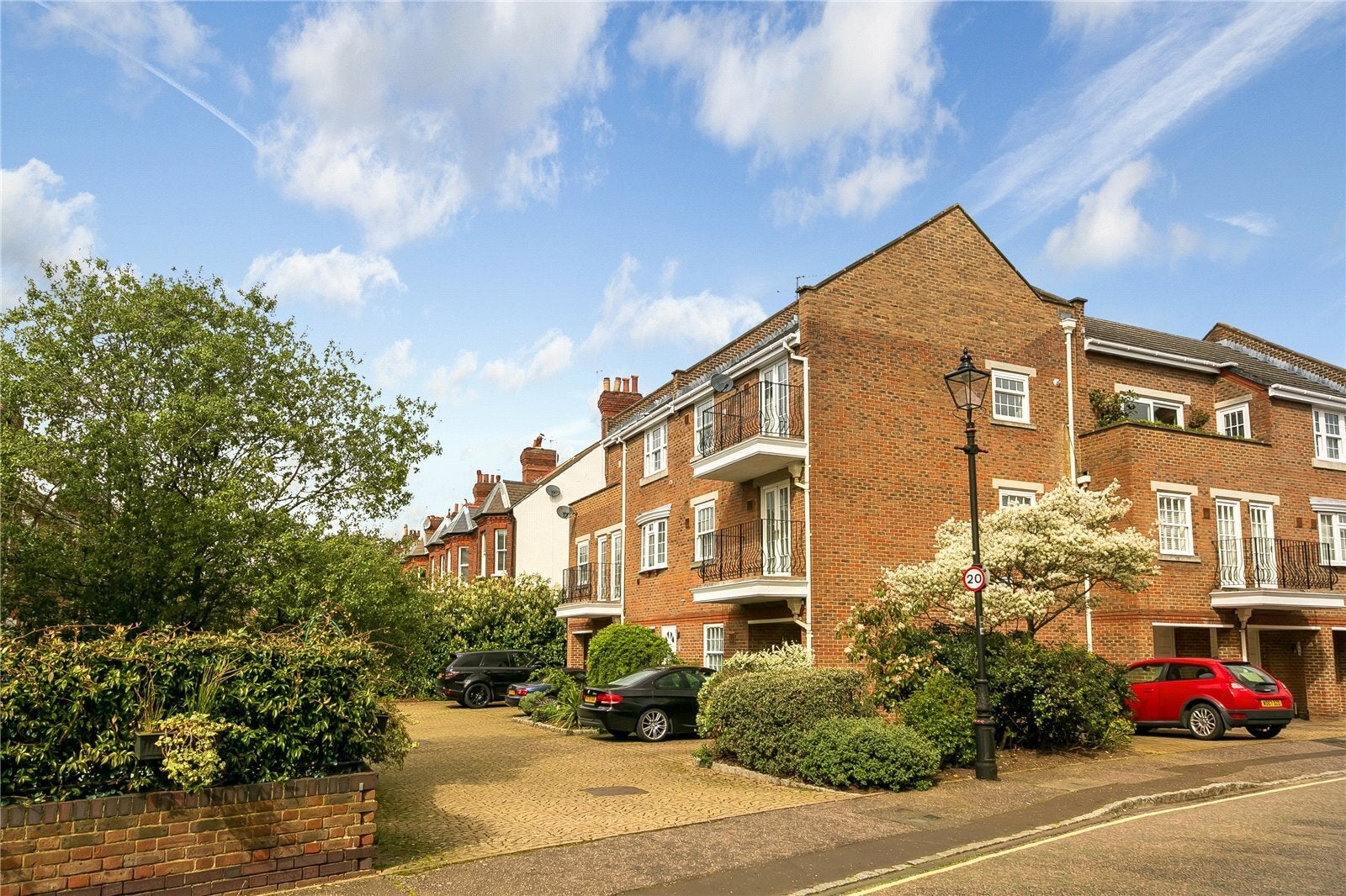 Flat Sheen Park in Greater London