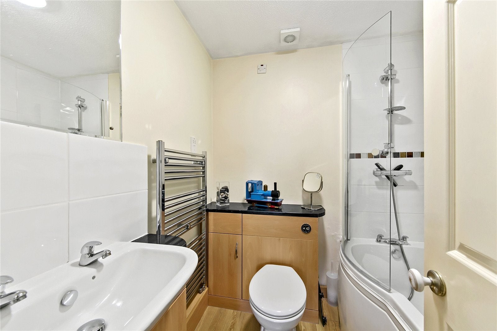Flat Sheen Park in Greater London