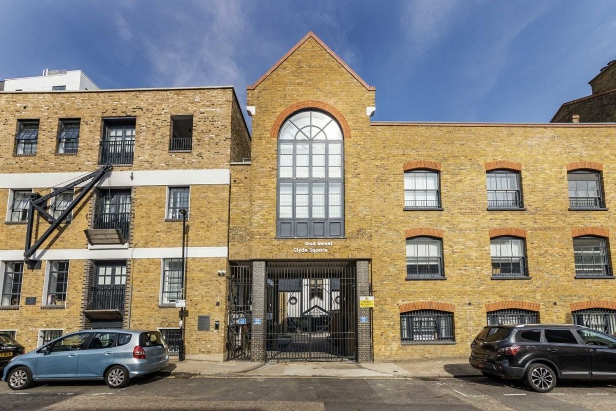Flat Westferry Circus in Greater London