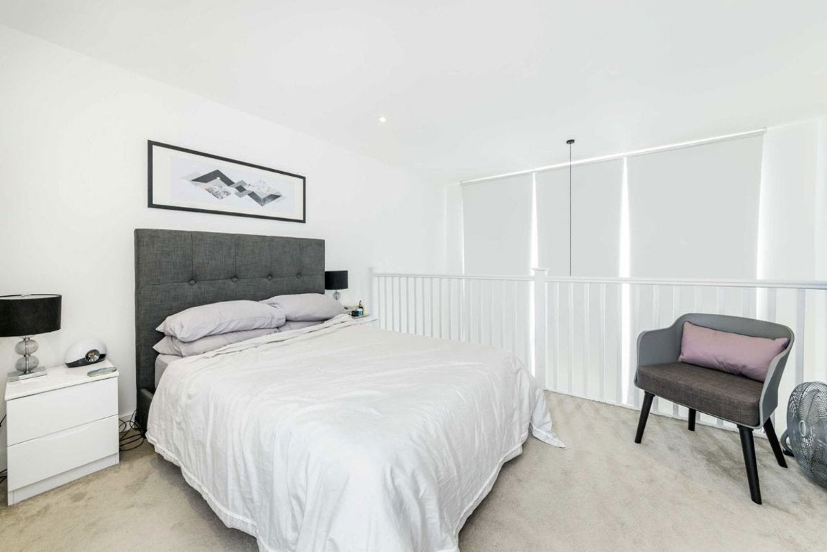 Flat Westferry Circus in Greater London
