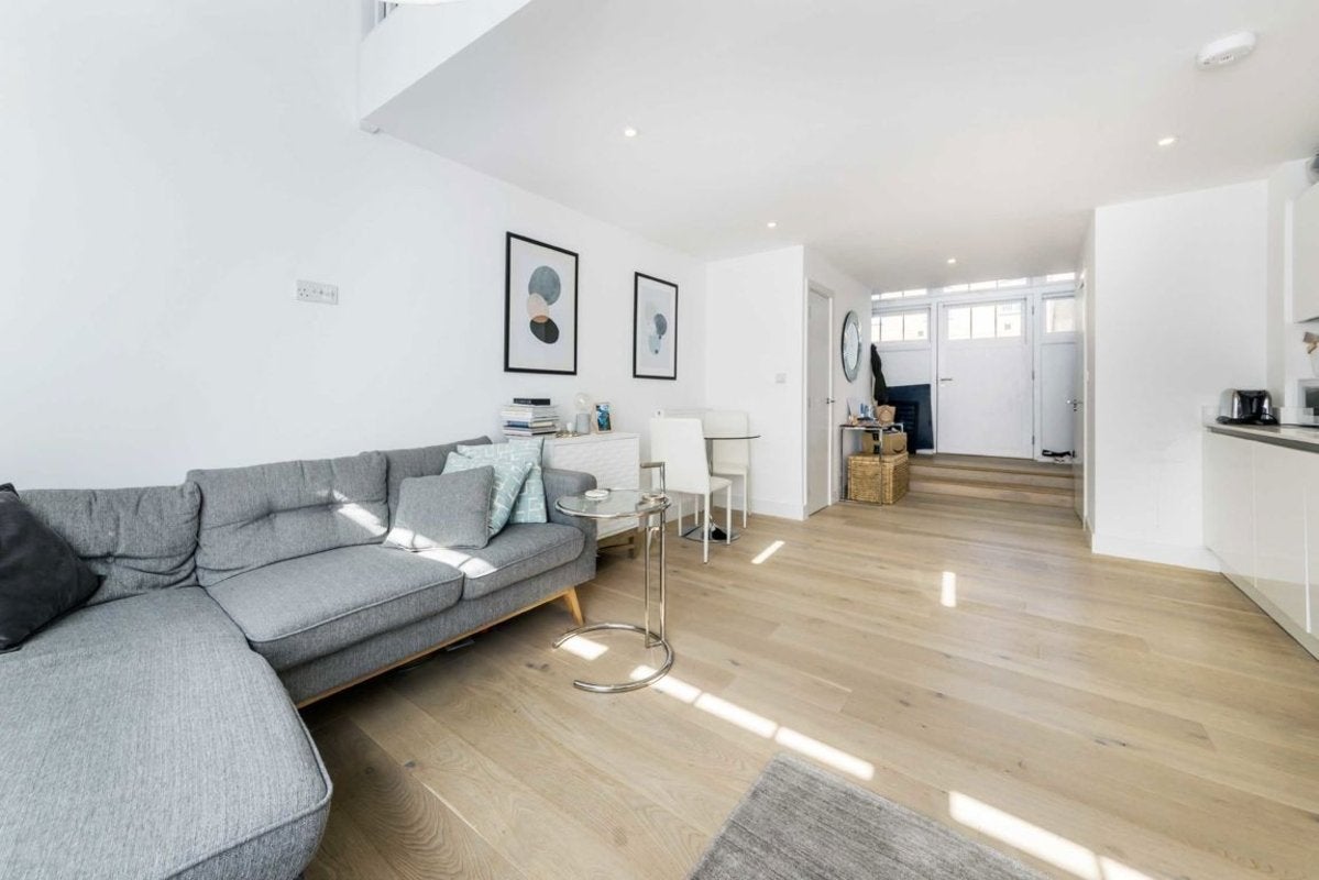Flat Westferry Circus in Greater London