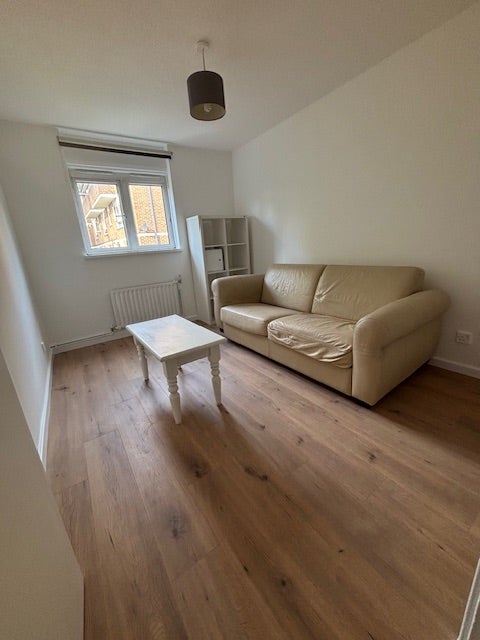 Flat Hungerford Road in Greater London