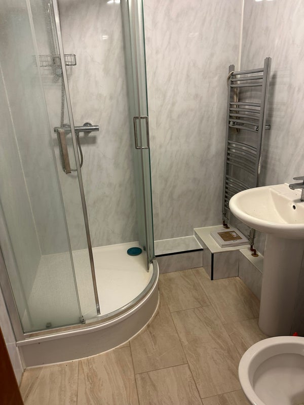 Room Barney Close in Greater London