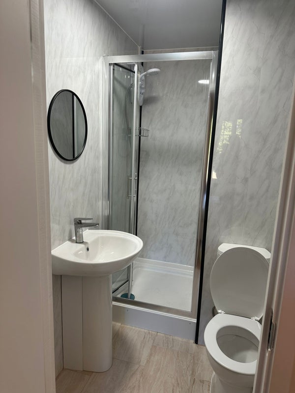 Room Barney Close in Greater London