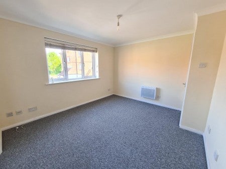 Flat Mullards Close in Greater London
