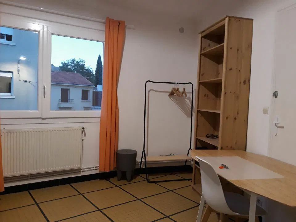 Chambre Rue Vincent Faïta à Nîmes