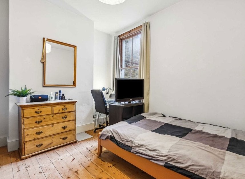 Flat Beira Street in Greater London