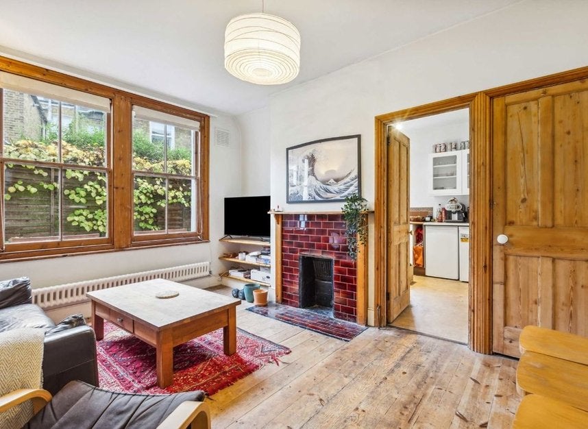 Flat Beira Street in Greater London