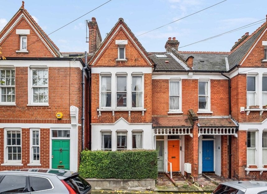 Flat Beira Street in Greater London