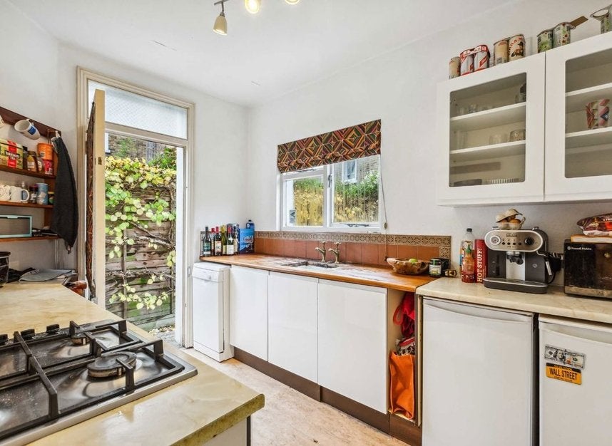 Flat Beira Street in Greater London