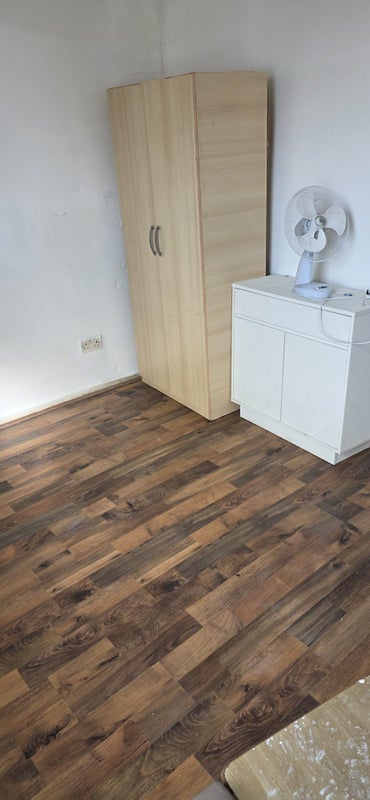 Room Millais Road in Greater London