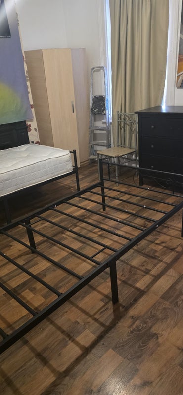 Room Millais Road in Greater London