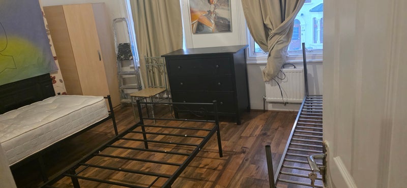 Room Millais Road in Greater London