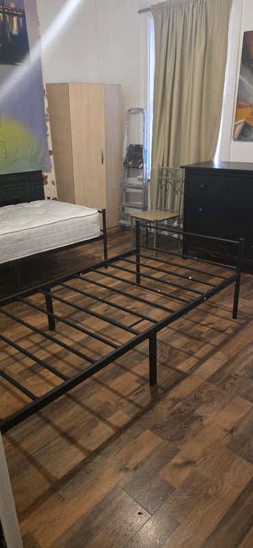 Room Millais Road in Greater London